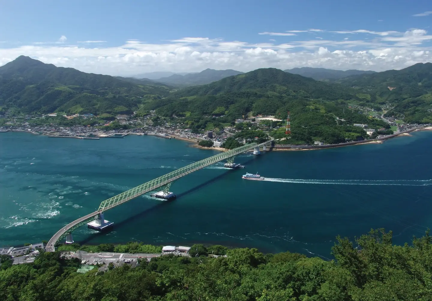 瀬戸内海に架かる周防大島の大島大橋